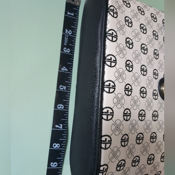 Giani Bernini Crossbody Bag – Black/White Geometric – Gold Hardware - Picture 6 of 6